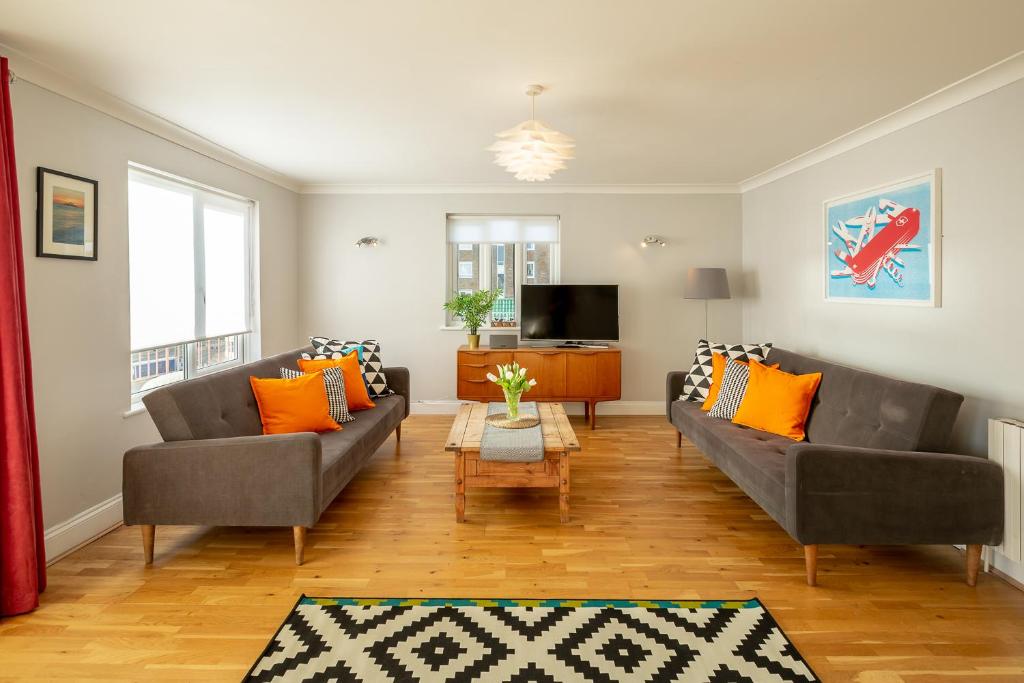Pier Court Apartments Brighton room 2